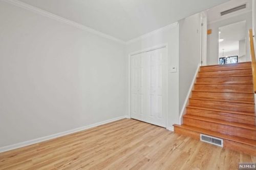 40 Rio Vista Dr, Allendale, NJ 07401-1619