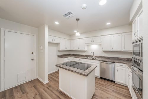 6304 Seabrook Dr, Fort Worth TX  76132-1150 exterior