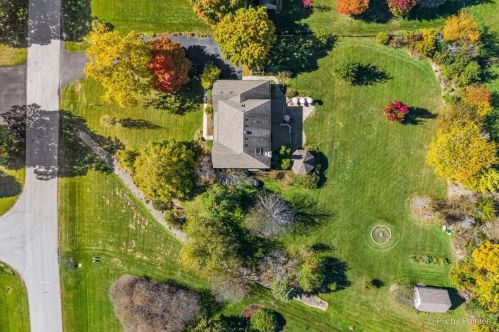 7 Crestview Dr, Oswego IL  60543-9475 exterior