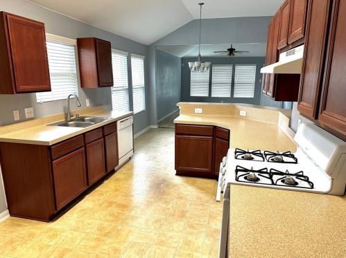 16763 Blue Jay Dr, Conroe TX  77385-7338 exterior