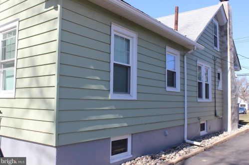 83 Carlton Ave, Trenton, NJ 08618-1418