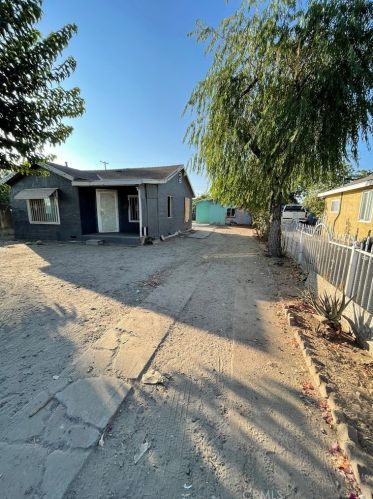 1748 Dorothy St, Fresno, CA 93706-5429
