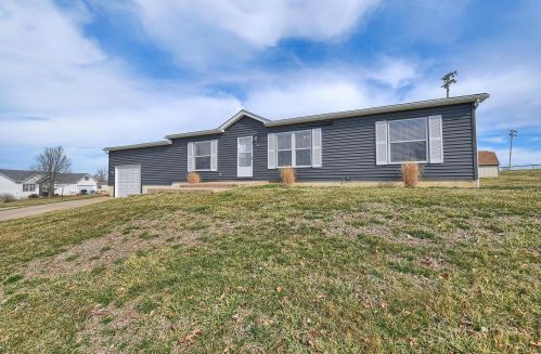 112 Highland Rd, Winfield, MO 63389-3322