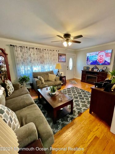 211 Chestnut Dr, Lacey Township, NJ 08734-2417