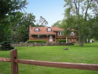 1 Whitney Dr, Greenwich CT  06831-2532 exterior
