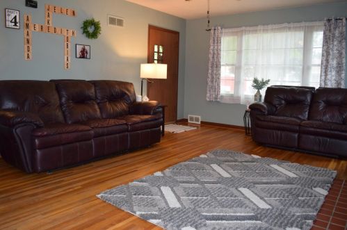 601 Winifred Dr, Marshall, MN 56258-1138