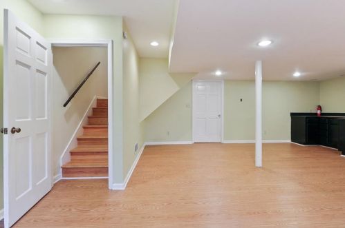 11 Ardmore Sq, Atlanta GA  30309-1821 exterior