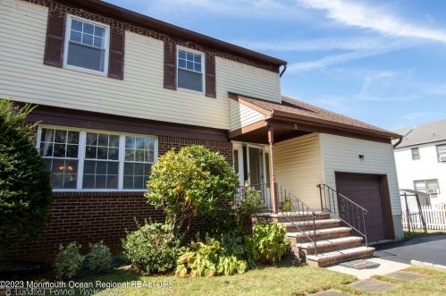 5 Kolas Ct, Middletown NJ  07748-5153 exterior