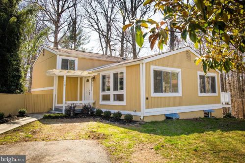 2239 Sanibel Dr, Herndon, VA 20191-1227