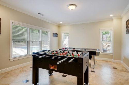 2292 Meadowvale Dr, Atlanta GA  30345-3543 exterior