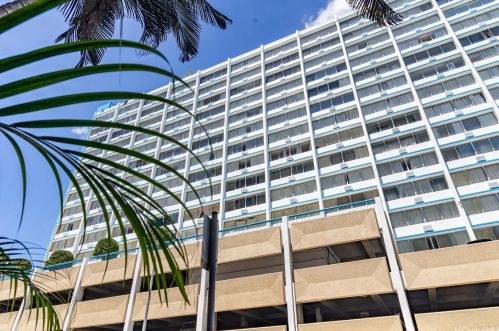 1560 Kanunu St, Honolulu HI  96814-3244 exterior