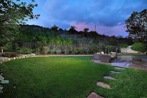 2720 Palmetto Dr, Carlsbad, CA 92009-3081