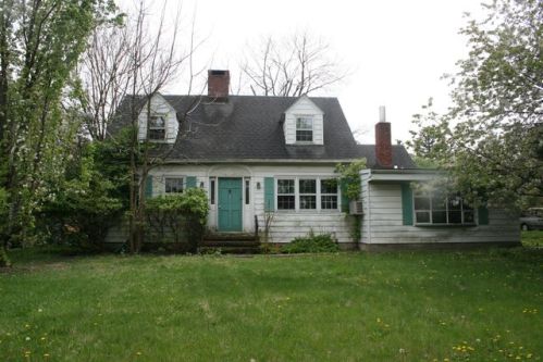 16 Hillcrest Park, Clinton, NJ 08809-1325