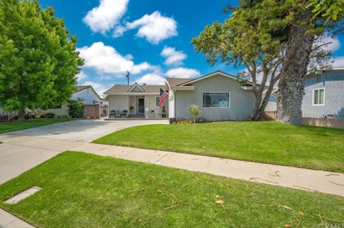 5652 Karen Ave, Cypress, CA 90630-3117