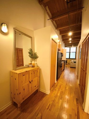 215 Aberdeen St, Chicago, IL 60607-2901