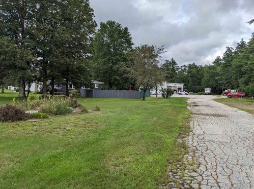 30 Raymond Rd, Deerfield, NH 03037-1521