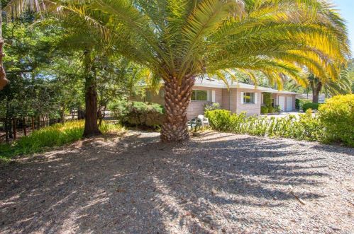 60 Circle Rd, San Rafael, CA 94903-3821