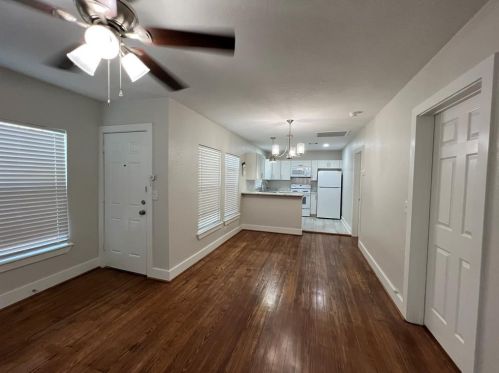 624 Magnolia St, Angleton TX  77515-5806 exterior