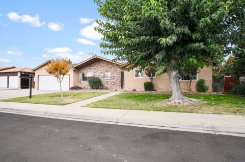 2213 Evelle Ln, Turlock, CA 95380-6118