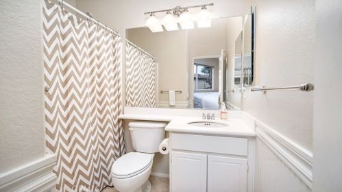 21 Salton, Irvine CA  92602-2425 exterior