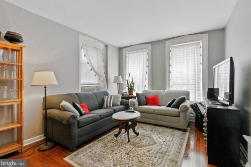 564 Broadway, Hanover PA 17331-2504 exterior