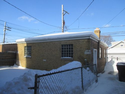 4922 Altgeld St, Chicago, IL 60639-2517