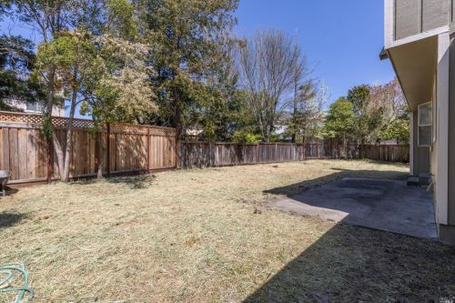 125 Thrushwing Ave, Windsor, CA 95492-8650