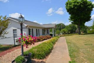 15 Coastline Dr, Inman, SC 29349-9655