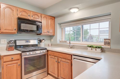 1075 Big Eagle Trl, Carol Stream IL  60188 exterior