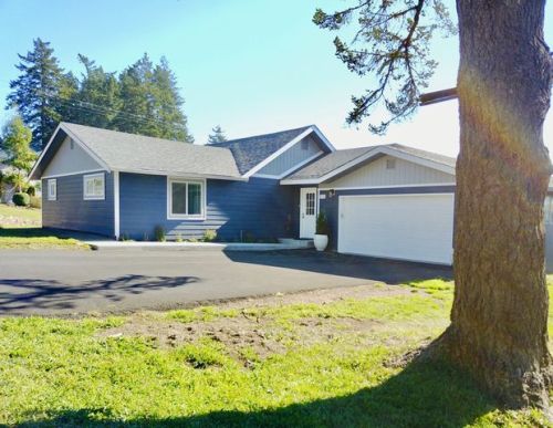 523 Hassett St, Harbor, OR 97415-8205