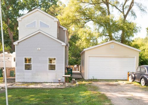 1631 Sherman Blvd, Bull Valley, IL 60014-2458