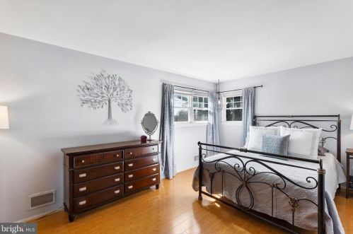 10 Gloucester Ln, Trenton NJ  08618-1006 exterior