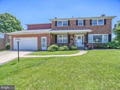 1990 Worth St, York, PA 17404-5231