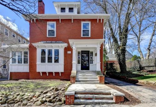58 Cole Ave, Providence, RI 02906-4601