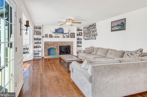 12125 Darnley Rd, Woodbridge VA  22192-6615 exterior