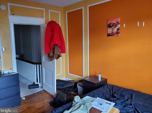 5647 10th St, Philadelphia PA 19141-3601 exterior