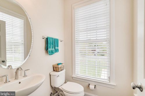 7892 Carbondale Way, Springfield VA  22153 exterior