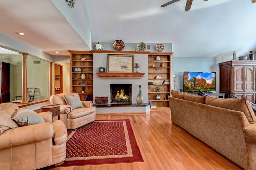 8300 County Line Rd, Willowbrook IL  60527-5719 exterior