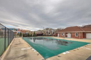 13097 Park Crescent Cir, Herndon VA  20171-2816 exterior