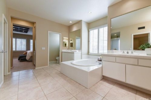 2 Heather, Irvine CA  92620-2219 exterior