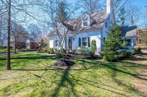 15 Voorhees Pl, Metuchen, NJ 08840-2511