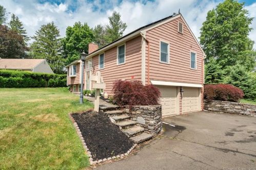 3 Yellow Pine Cir, Middletown, CT 06457-4928