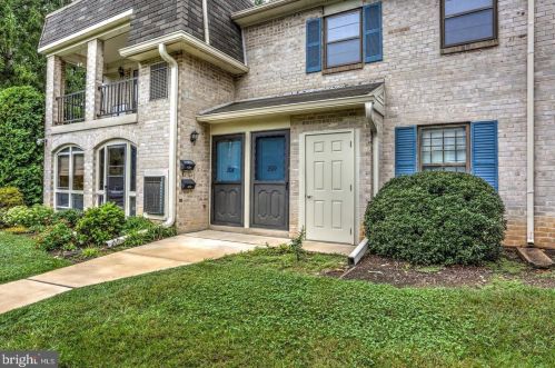 209 Valleybrook Dr, Lancaster PA  17601-4623 exterior