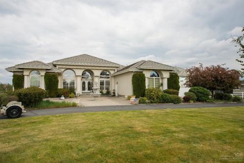 1214 Rimrock Dr, Eagle Crest OR  97756-7043 exterior