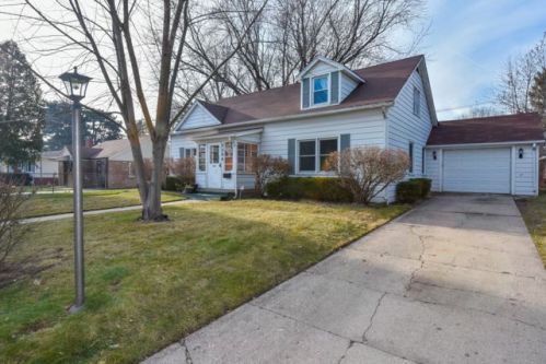 2306 Corona Rd, Waukegan, IL 60087-4044