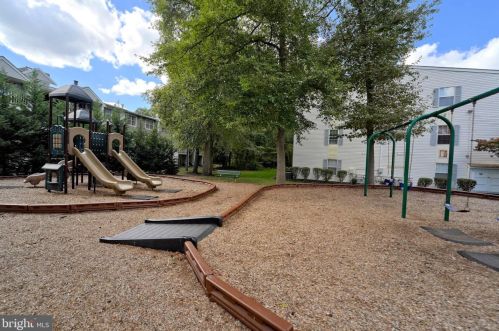 36 Holly Ct, Trenton NJ  08619-4633 exterior