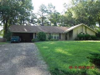 4002 Glendale Dr, Memphis, TN 38128-2408