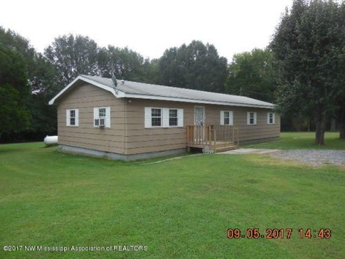 63 Mccomb Rd, Senatobia, MS 38668-7079