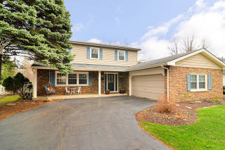 1416 Swallow St, Naperville, IL 60565-1322