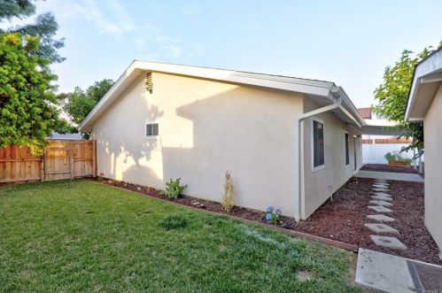 338 Plaza De Benito Juarez, Vista CA  92083-3549 exterior